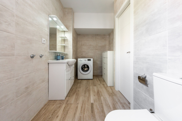 Bathroom 5, Sonrisa apartments, Alicante