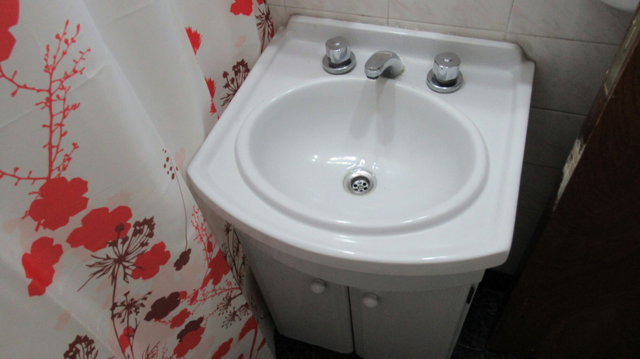 Bathroom 4, Vistamar Apartment, General Pueyrredón