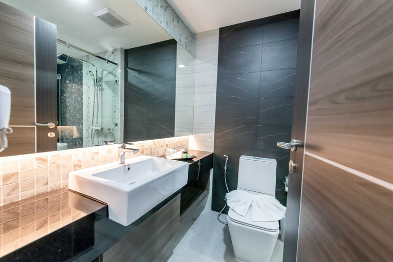 Bathroom 4, The Proud Hotel Pattaya, Pattaya