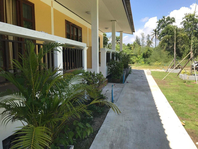 Large Room w/ small Kitchen Garden View near Beach, Phuket Island