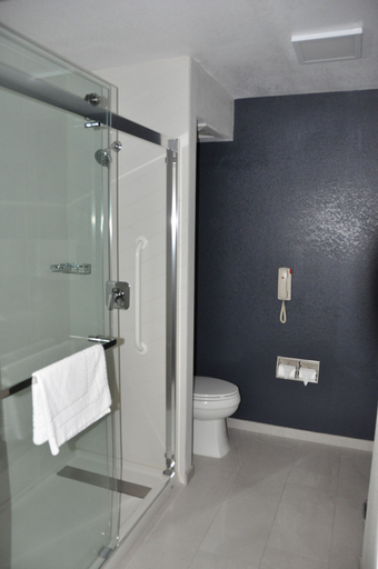 Bathroom 5, Fairfield Inn & Suites by Marriott Ukiah - Mendocino County, Mendocino