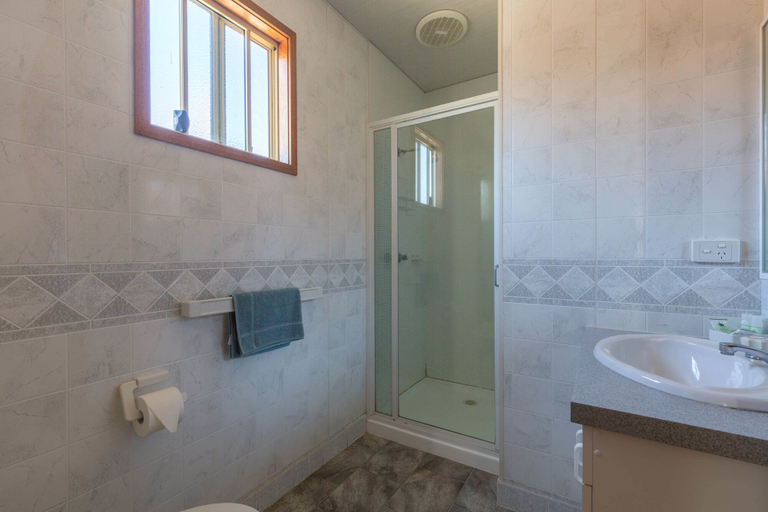 Bathroom 3, Holbrook Motor Village, Greater Hume Shire - Pt B
