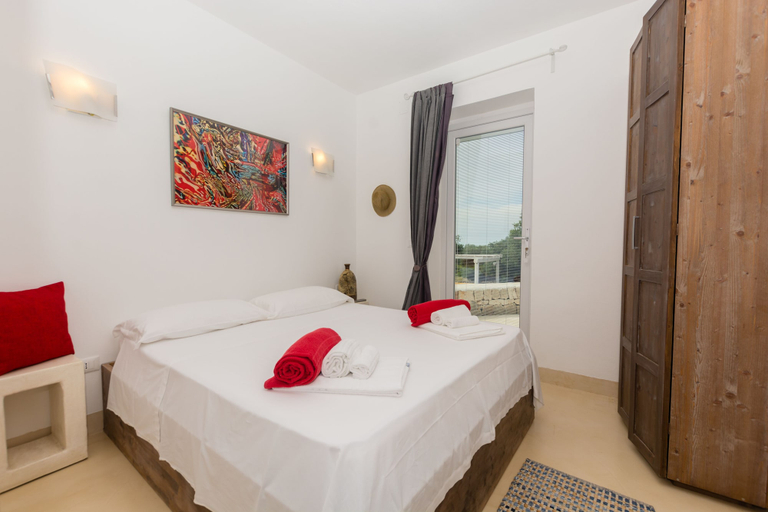 Bedroom 3, Villa Butterfly, Brindisi