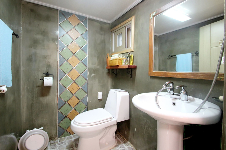 Bathroom 4, Moran, Jeonju