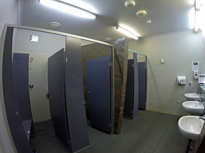 Bathroom 3, Global Backpackers - Port Douglas, Douglas