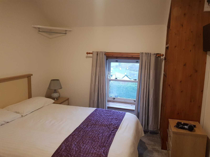 Bedroom 2, The Helm Sea View House