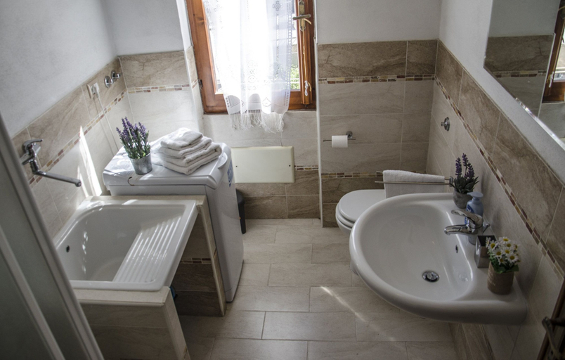 Bathroom 3, Casa Tonno, Sassari