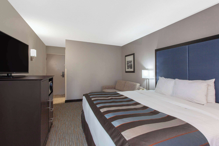 Bedroom 4, Wingate by Wyndham Charleston Coliseum, Charleston