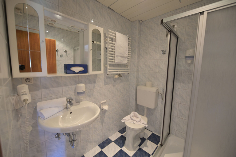 Bathroom 3, Hotel Jägerhof Wörthersee - Only Adults Official Partner Amoria Spa, Klagenfurt Land