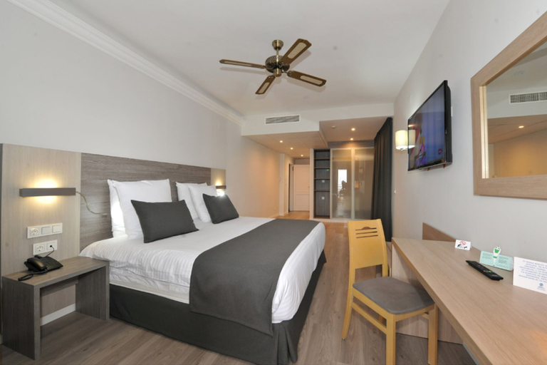 Bedroom 2, Hotel Salobreña Suites, Granada
