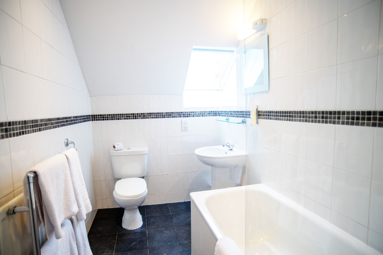 Bathroom 12