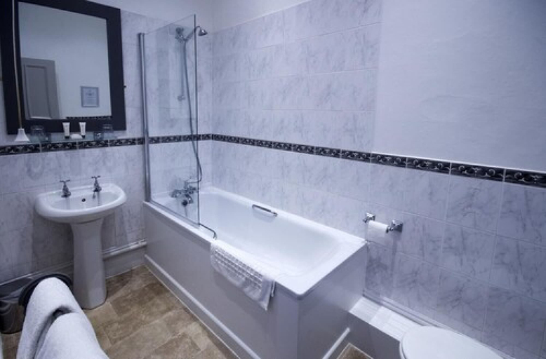 Bathroom 3, The White Hart Inn, Gloucestershire