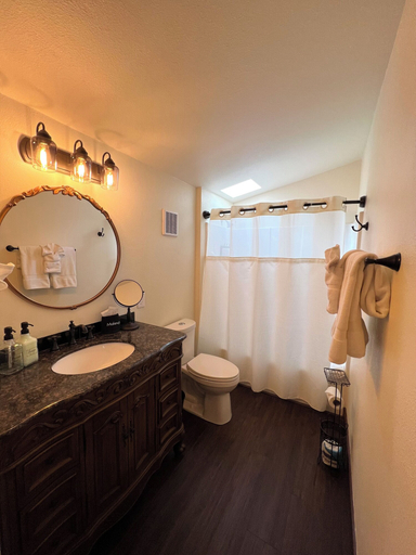 Bathroom 4, Pearl Inn Bed and Breakfast, Pacific