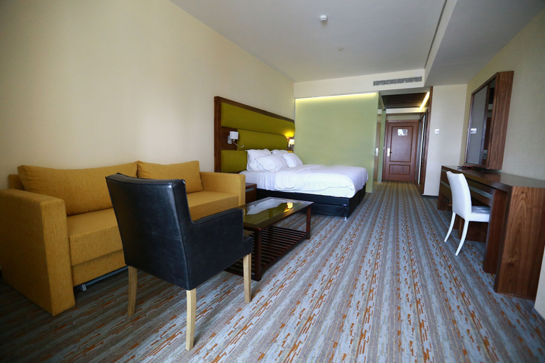 Bedroom 2, Garden Hotel