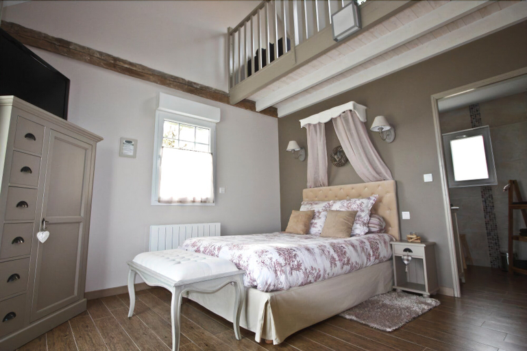 Bedroom 5, La Haute Muraille, Pas-de-Calais