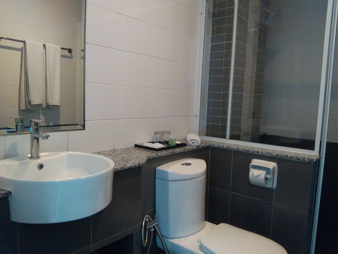 Bathroom 4, Grand Medallion Hotel, Kuching