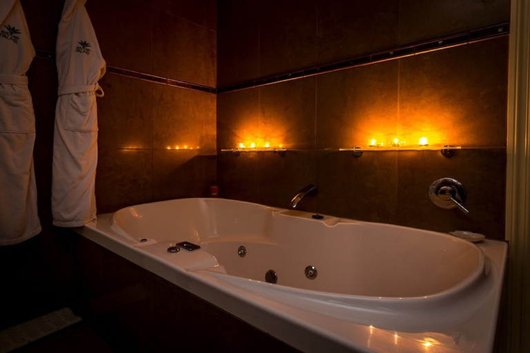 Bathroom 4, Sanctuary Palms, Far North