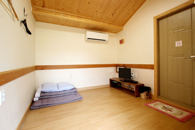 Bedroom 3, Moran, Jeonju
