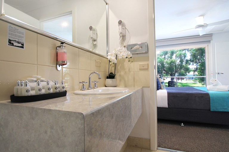 Bathroom 3, Apartments 521, Warrnambool