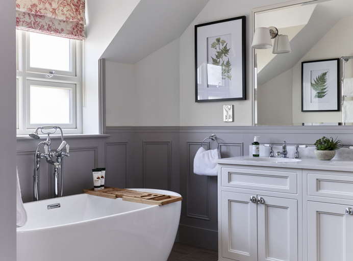 Bathroom 5, The Montagu Arms Hotel, Hampshire