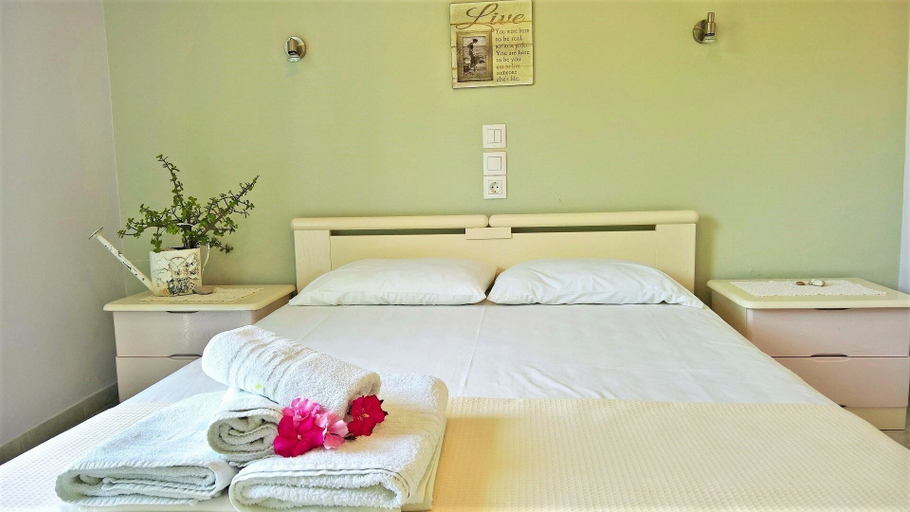 Bedroom 2, Aloni Studios & Apartments, Ionian Islands