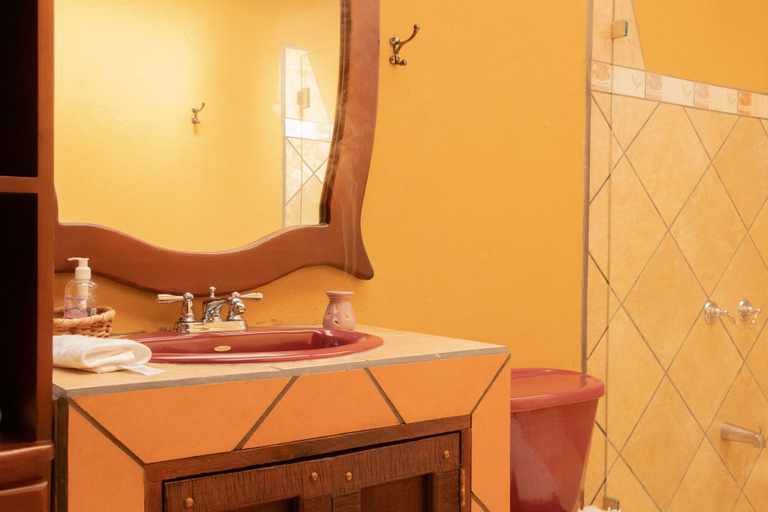 Bathroom 4, Malekus Mountain Lodge, Upala