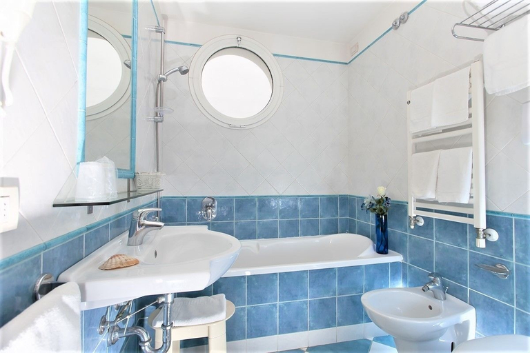Bathroom 4, Hotel Lido Europa, Rimini