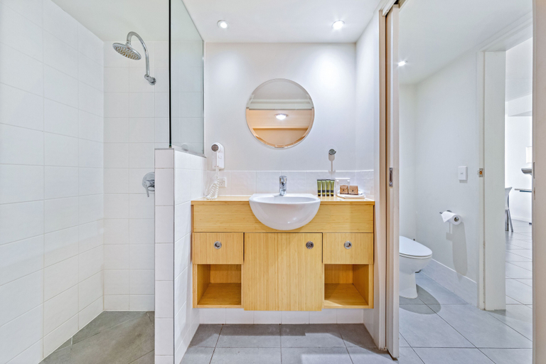 Bathroom 3, Sea La Vie - Airlie Beach, Whitsunday