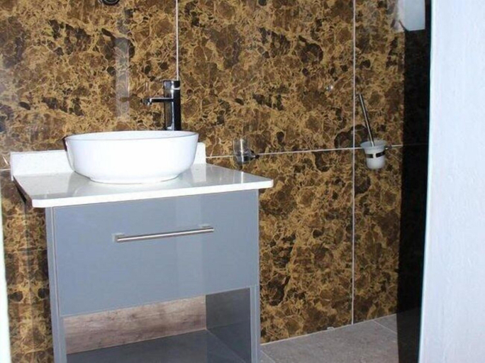 Bathroom 3, Thavhani boutique hotel, Vhembe