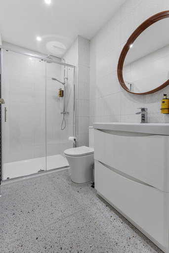 Bathroom 4, Wilton House, Belfast