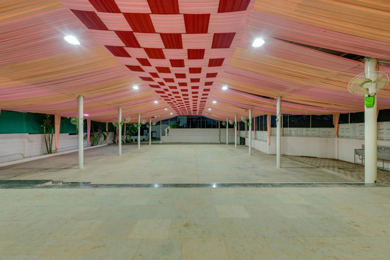 Others 5, Hotel Royal Palace, Satara
