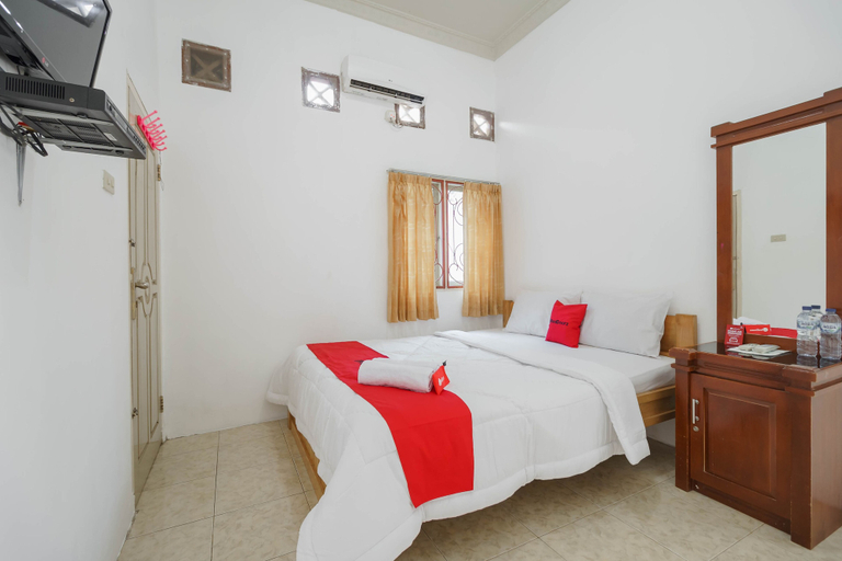 Bedroom 5, RedDoorz Syariah near Watervang Lubuk Linggau 2, Lubuklinggau