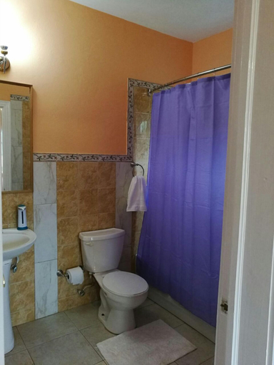 Bathroom 2, Chancery Hall 3 Bedroom Apartment