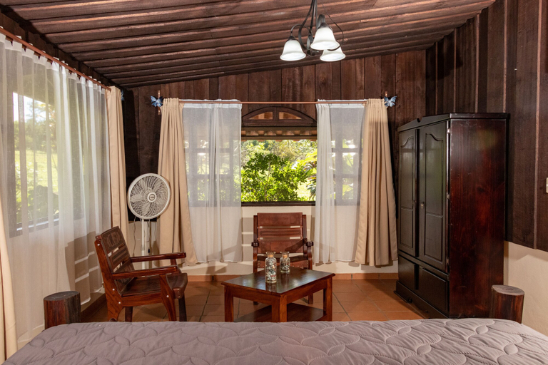 Bedroom 3, Malekus Mountain Lodge, Upala