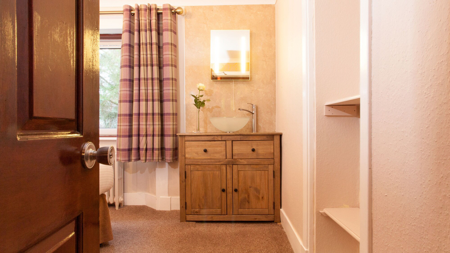 Bathroom, Kinlochewe Hotel, Highland