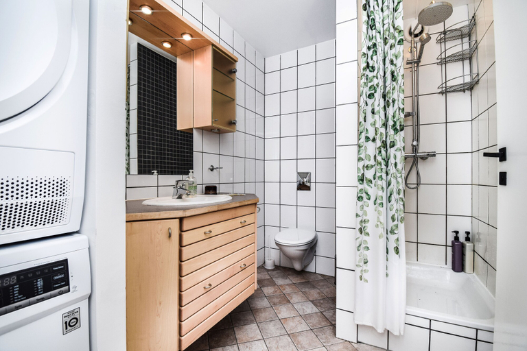 Bathroom, Apartment LE28, Reykjavík