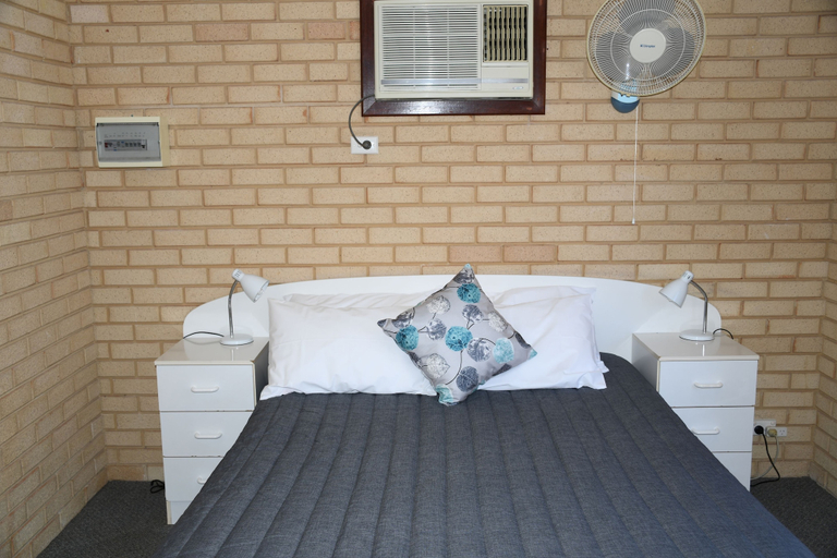 Bedroom 2, Kalbarri Seafront Villas, Northampton