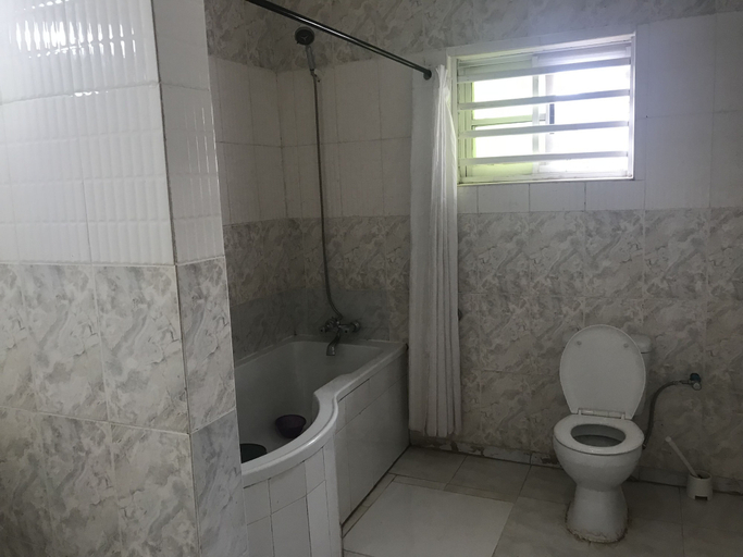 Bathroom 3, Tripoint Richmond Hotel, Enugu North