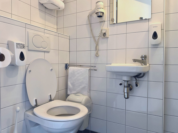 Bathroom 4, Long John’s Hotel, Amersfoort
