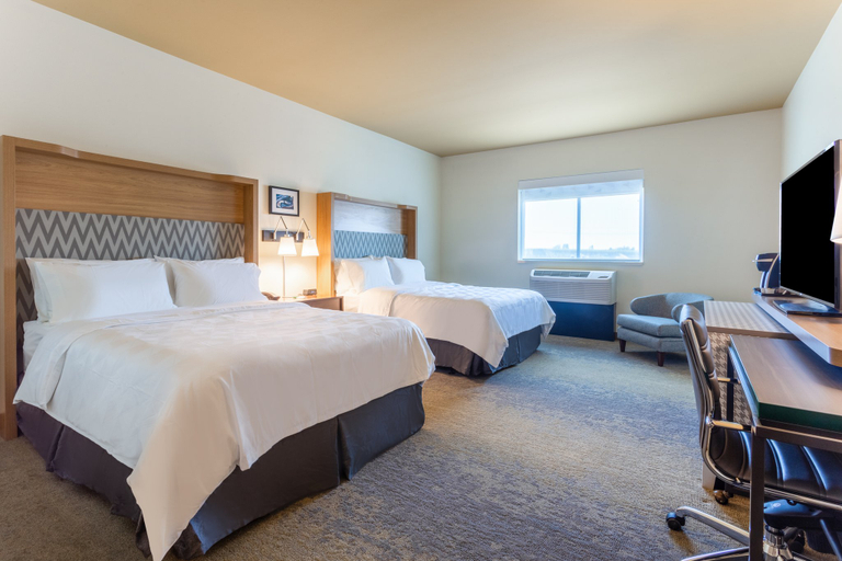 Bedroom 4, Holiday Inn & Suites CEDAR FALLS-WATERLOO EVENT CTR by IHG, Black Hawk