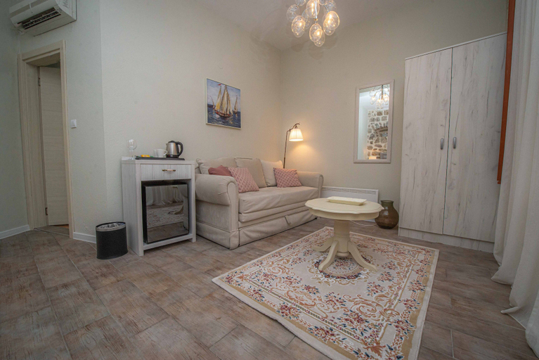 Others 5, Antika Guesthouse