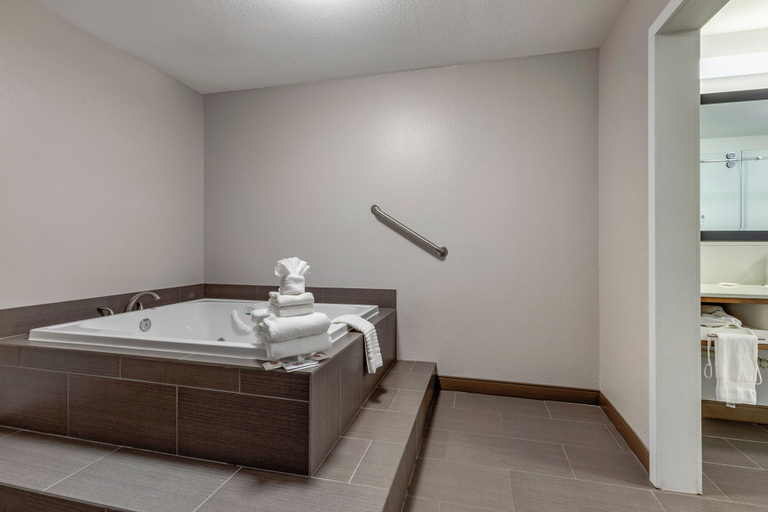 Bathroom 4, Comfort Inn - Weatherford, Parker