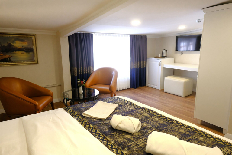 Bedroom 3, Olympos Garden Hotel, Beyoğlu
