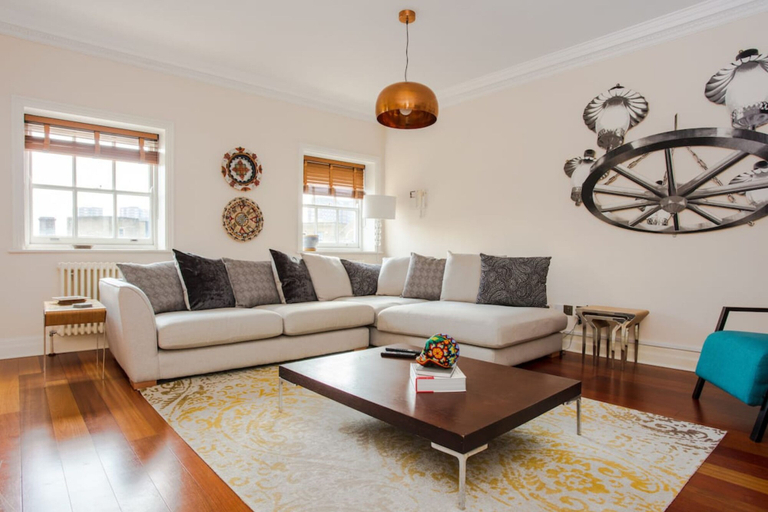 Others 4, Luxury 2 Bedroom Apartment in London Bridge, London