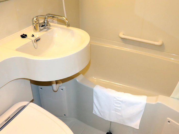 Bathroom 4, Toyoko Inn Hakata-guchi Ekimae, Fukuoka