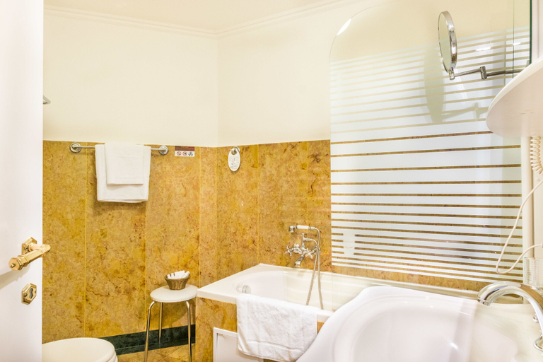 Bathroom 4, Charles Bridge Palace, Praha 1