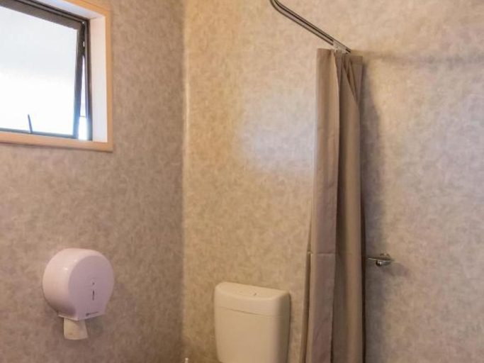 Bathroom 3, Karamea Hotel, Buller