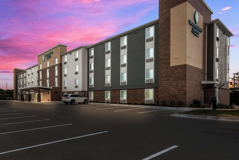 Exterior & Views 1, Woodspring Suites Milwaukee - Menomonee Falls, Milwaukee