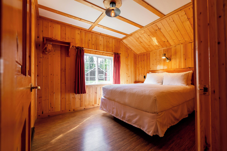 Bedroom 3, Pine Bungalows, Division No. 15