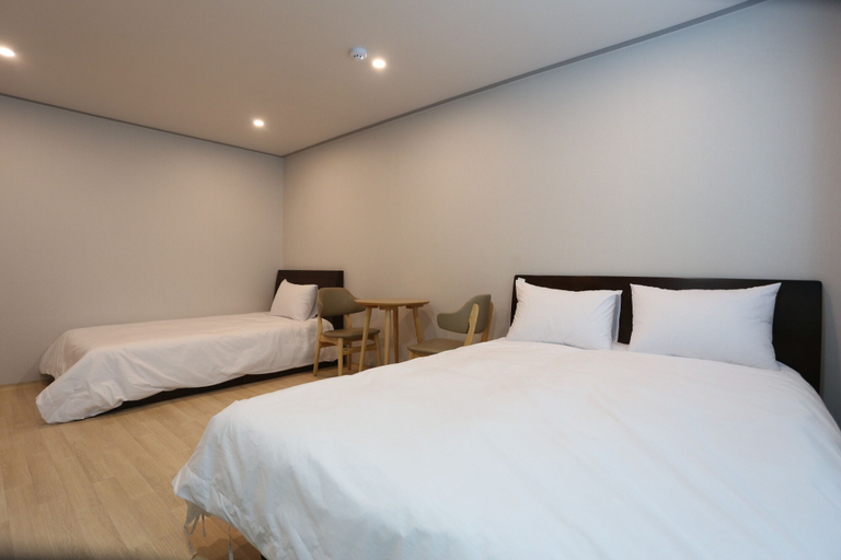 Bedroom 2, Hotel R Gangneung, Gangneung